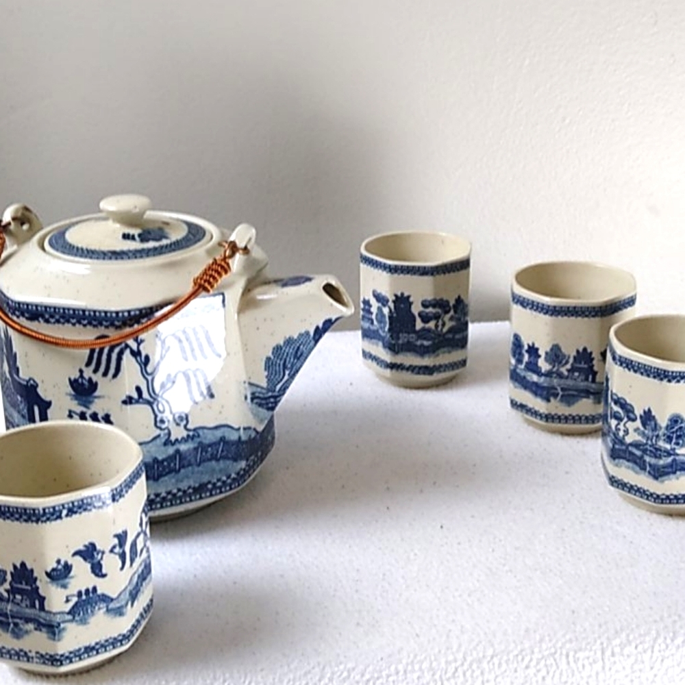 Vintage 青花 Traditional Chinese Tea Set